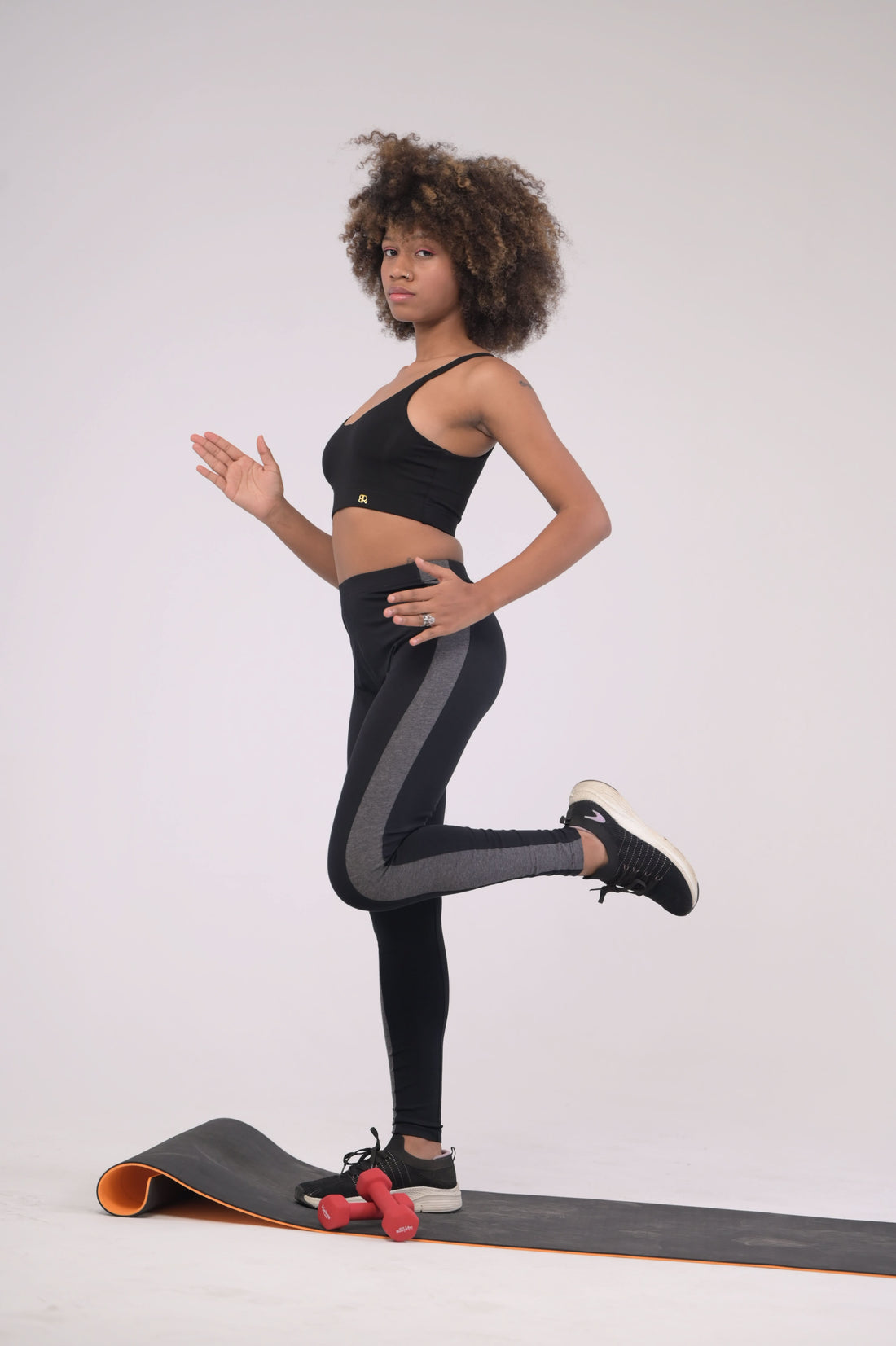 Eirica yoga light weight seamless bra - Black